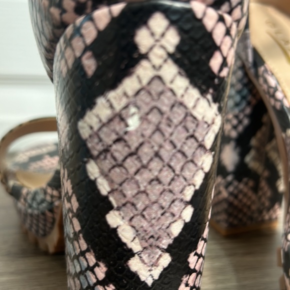 GLAZE CHUNKY HEELS PLATFORM SNAKE SKIN PRINT PINK AND BLACK ANKLE STRAPS SIZ 7.5 - Picture 4 of 7